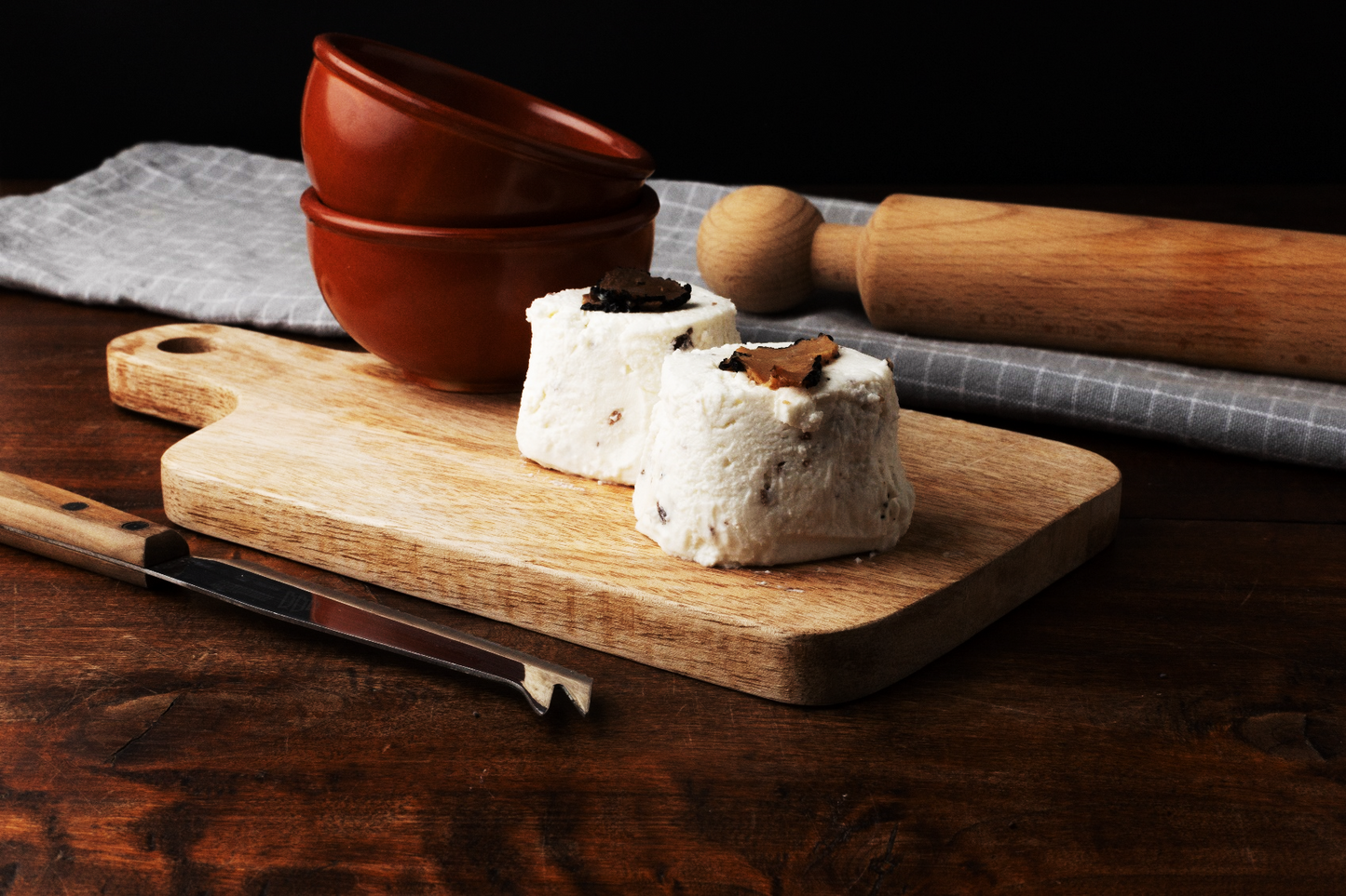 TOMINO TARTUFO NERO 100g al latte vaccino