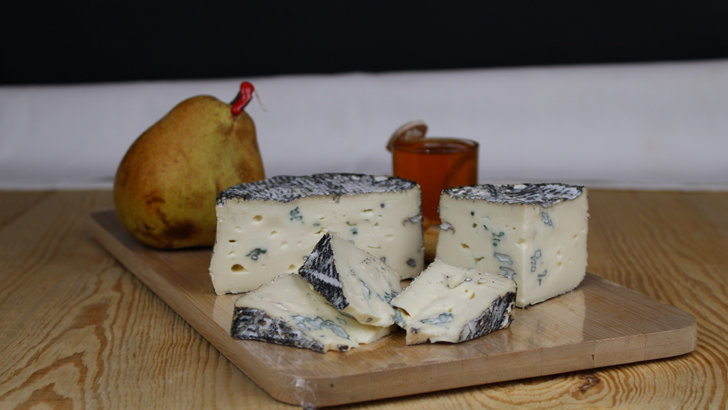 BLU & NERO al latte vaccino di montagna 240g peso fisso